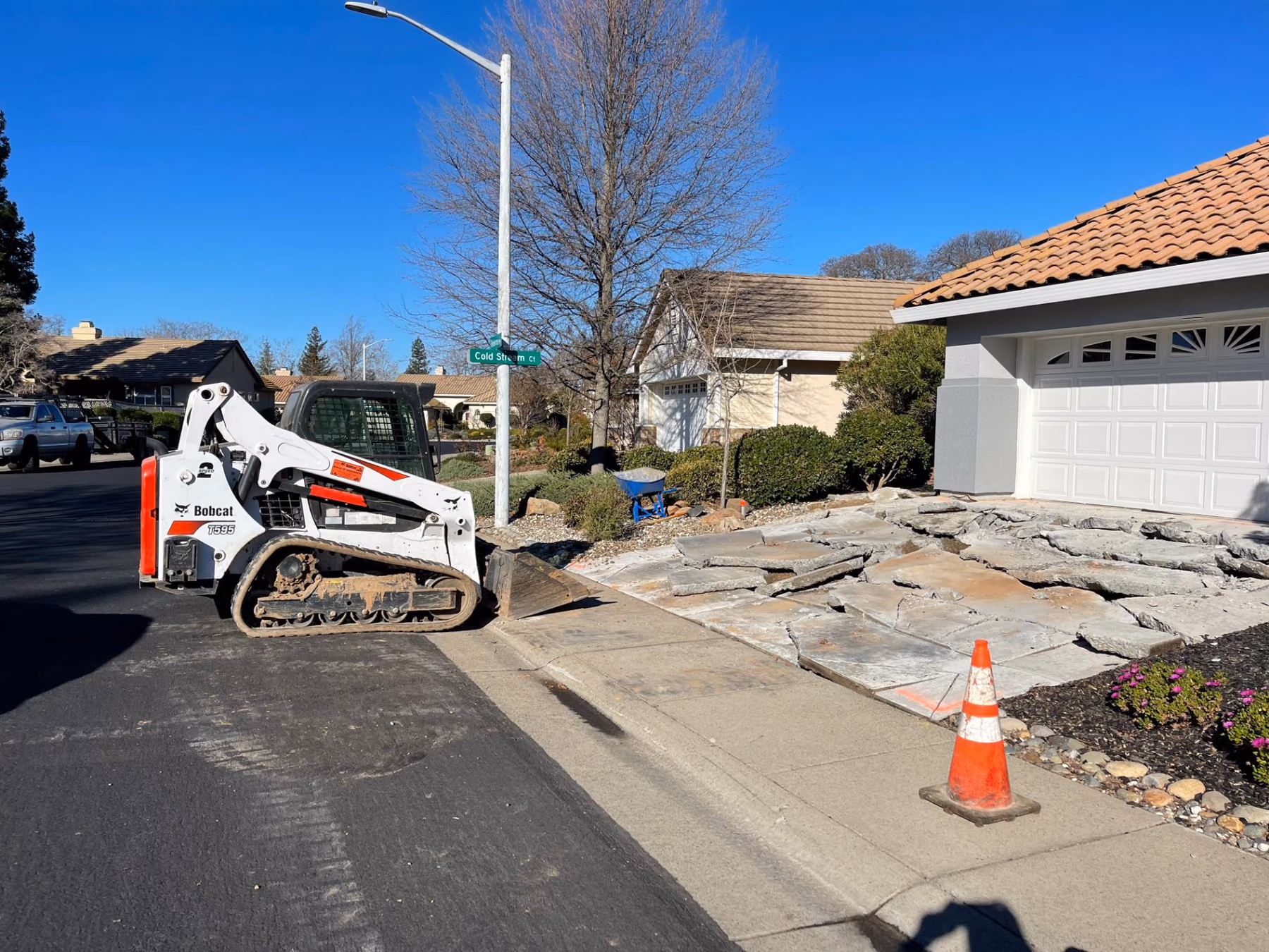 Concrete driveway poured by CA Pro Concrete in Sacramento, California